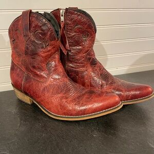 Dingo 2013 Red Ankle Boots with Distressed Leather DI695-Women’s 10M